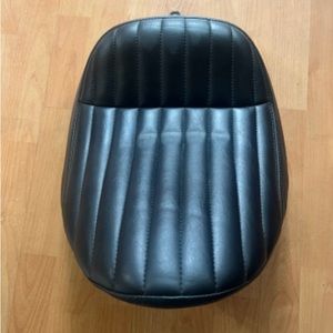 OEM HarleyDavidson Softail Slim Street Bob solo seat